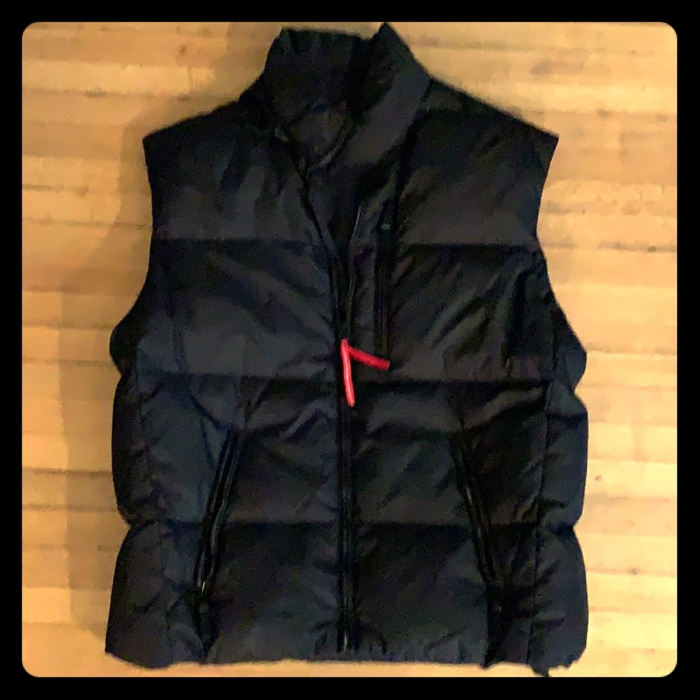 Black Men’s Quilted Vest (Old Navy)